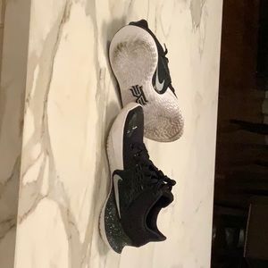 Nike Kyrie Low 2 Black Metallic Silver Mens